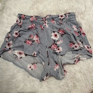 Cute floral shorts!!